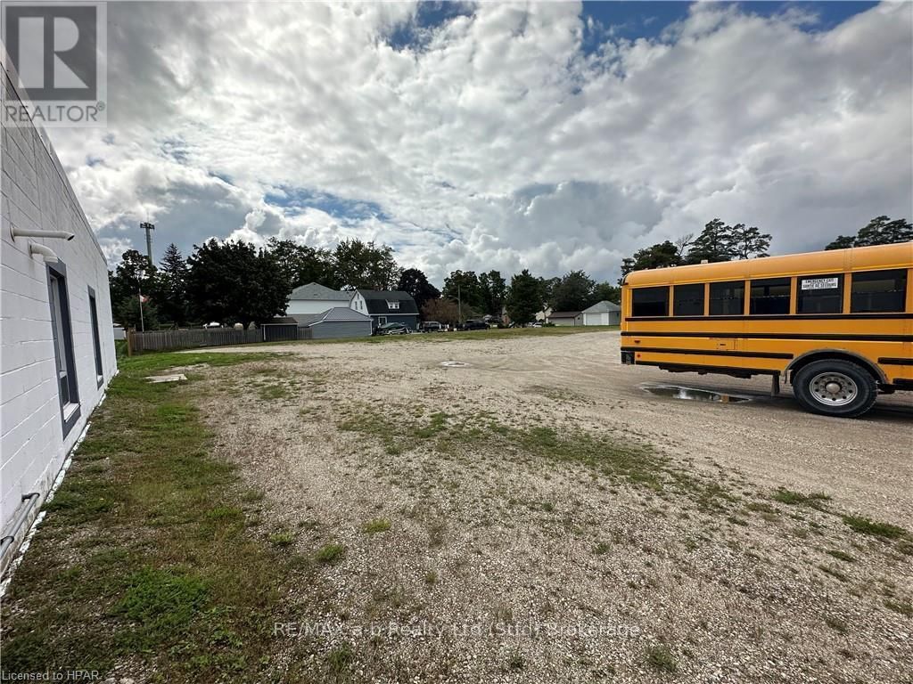 15 MILL STREET EAST Image 12