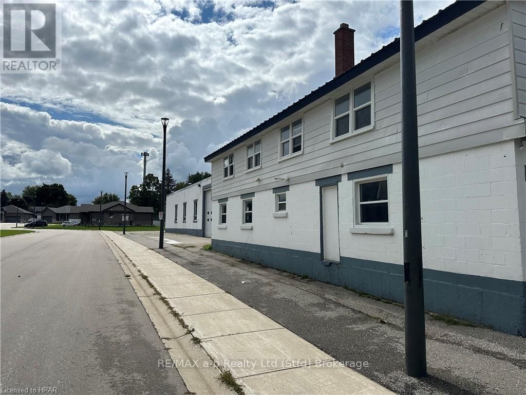 15 MILL STREET EAST Image 14