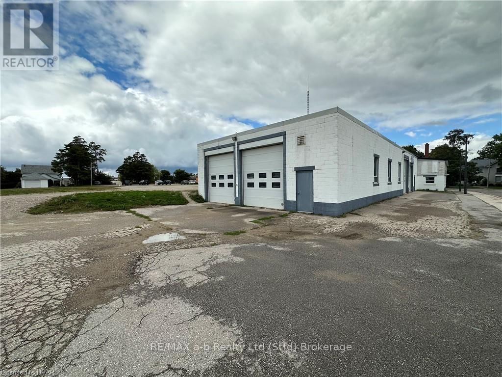 15 MILL STREET EAST Image 8