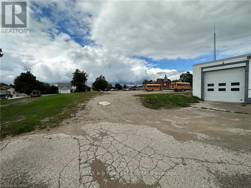 15 MILL STREET EAST Image 9