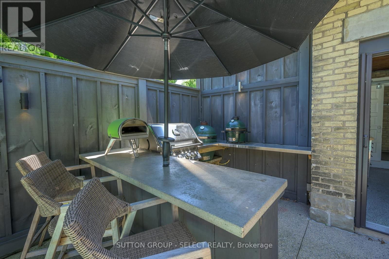 867 HELLMUTH AVENUE Image 31