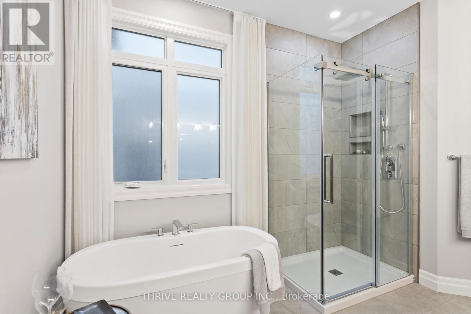 1 - 1061 EAGLETRACE DRIVE Image 32