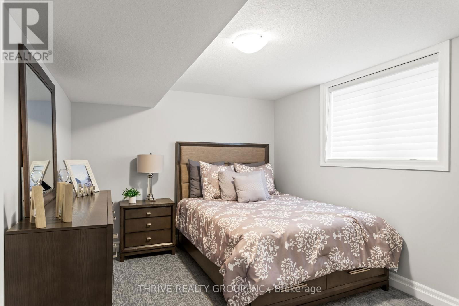 1 - 1061 EAGLETRACE DRIVE Image 37