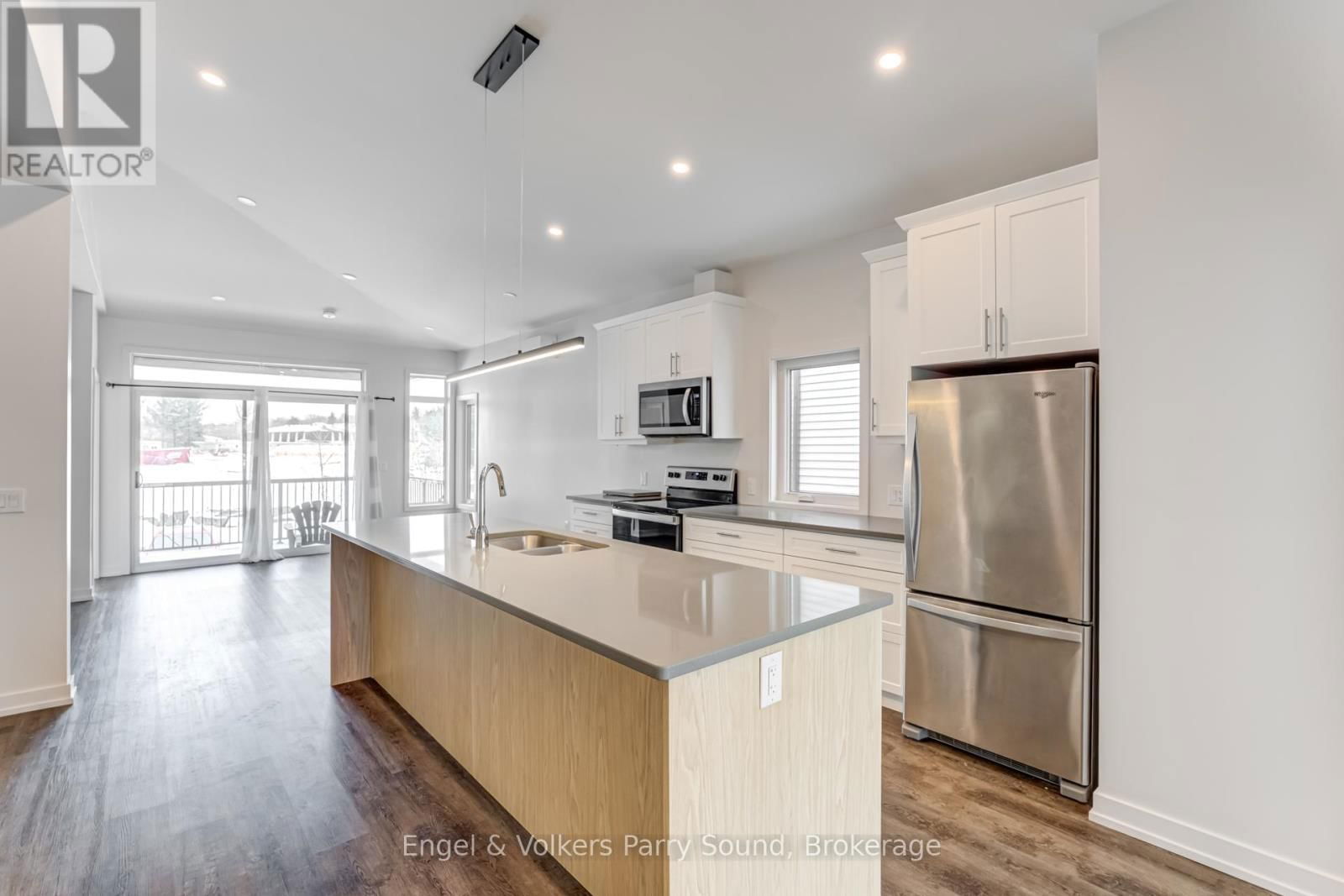 UNIT 1 - 63 WINNIFRED AVENUE Image 12