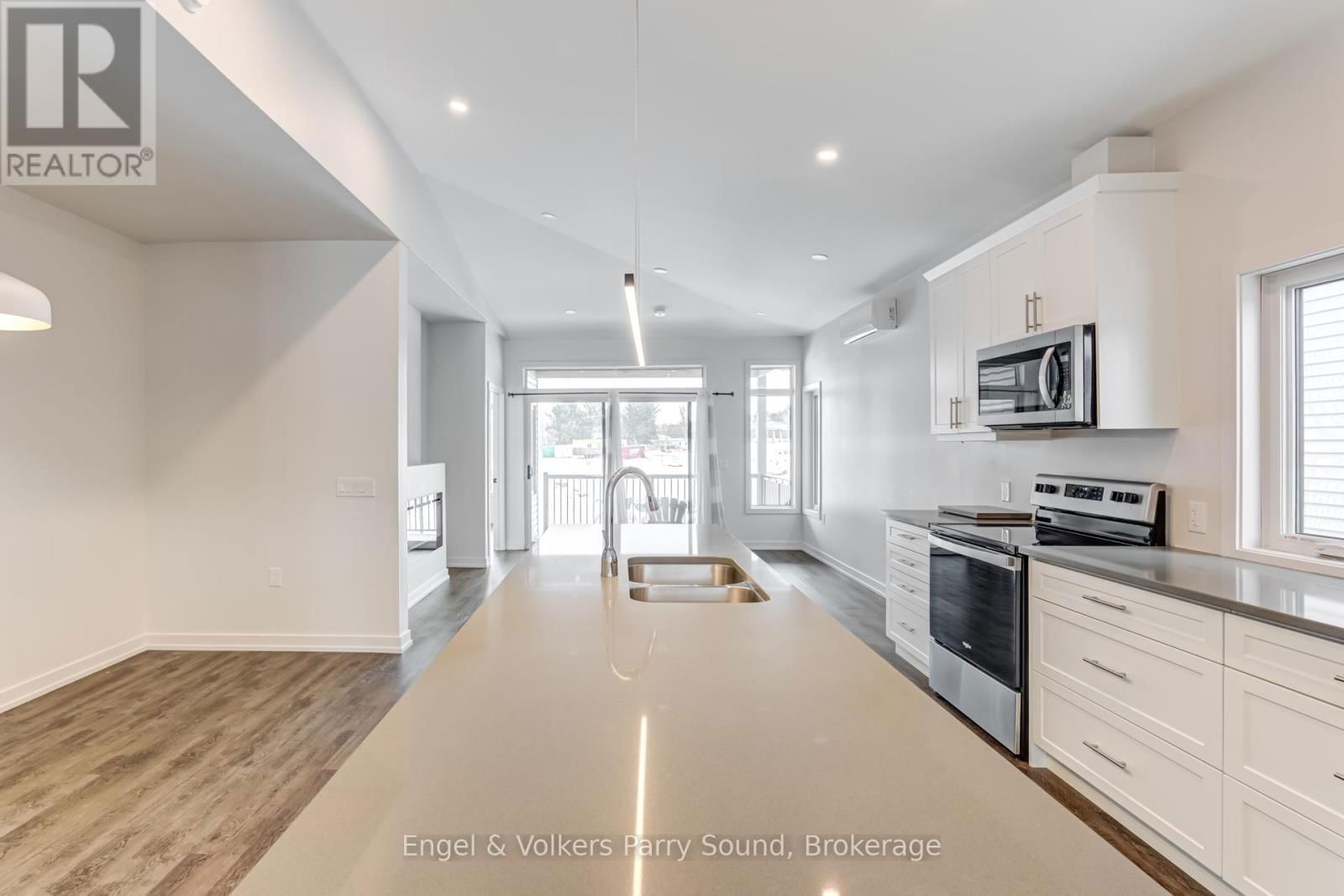 UNIT 1 - 63 WINNIFRED AVENUE Image 15