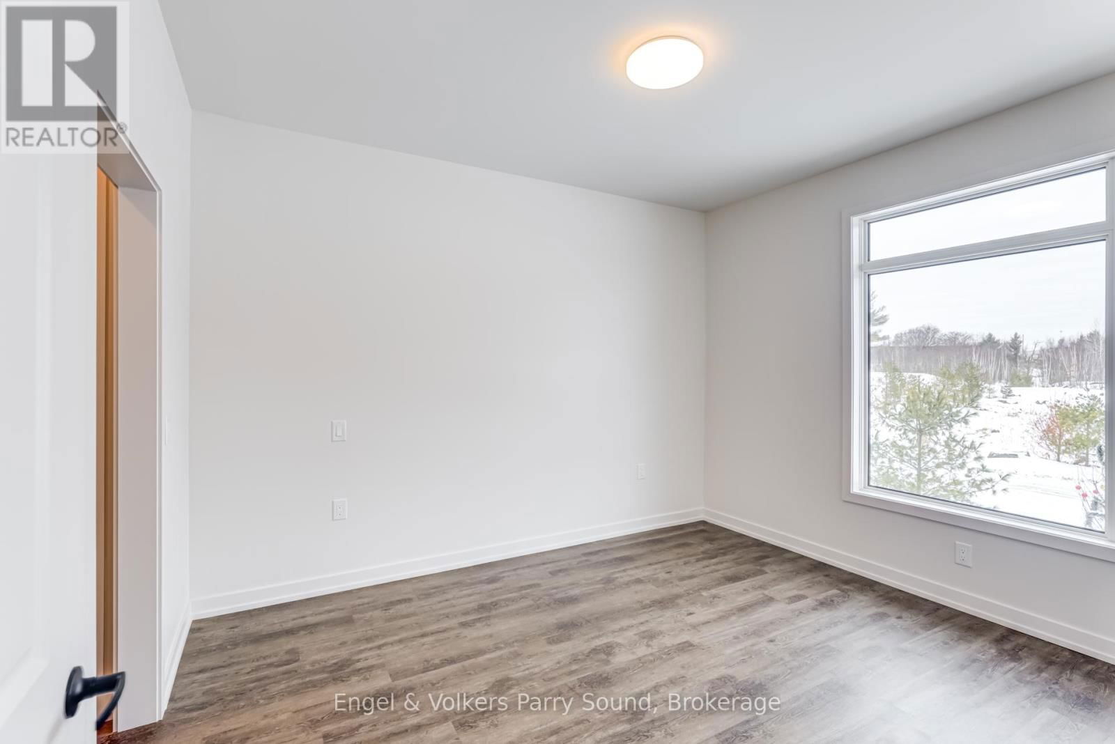 UNIT 1 - 63 WINNIFRED AVENUE Image 17