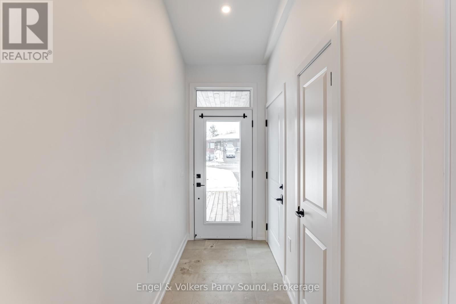 UNIT 1 - 63 WINNIFRED AVENUE Image 3