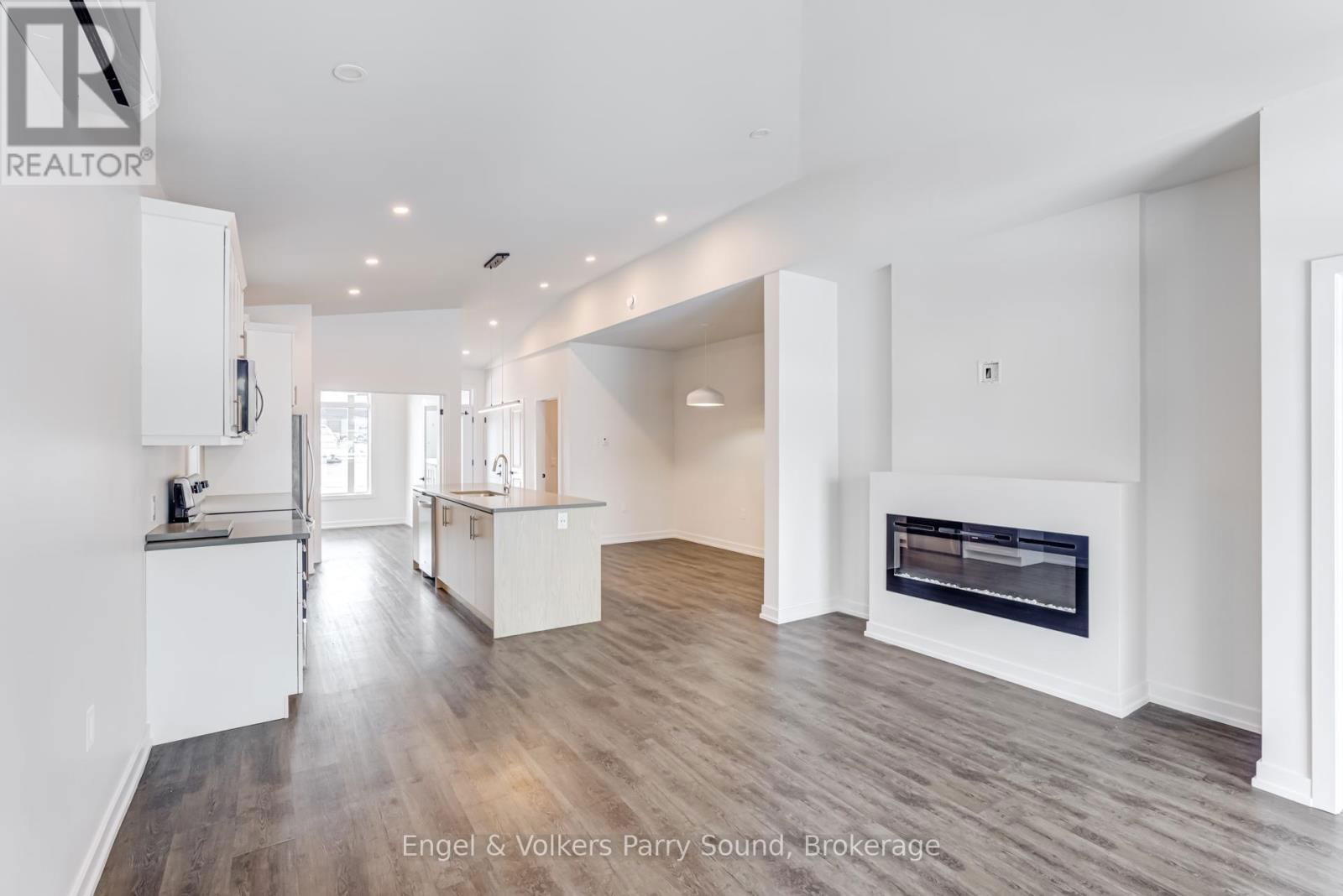 UNIT 1 - 63 WINNIFRED AVENUE Image 6