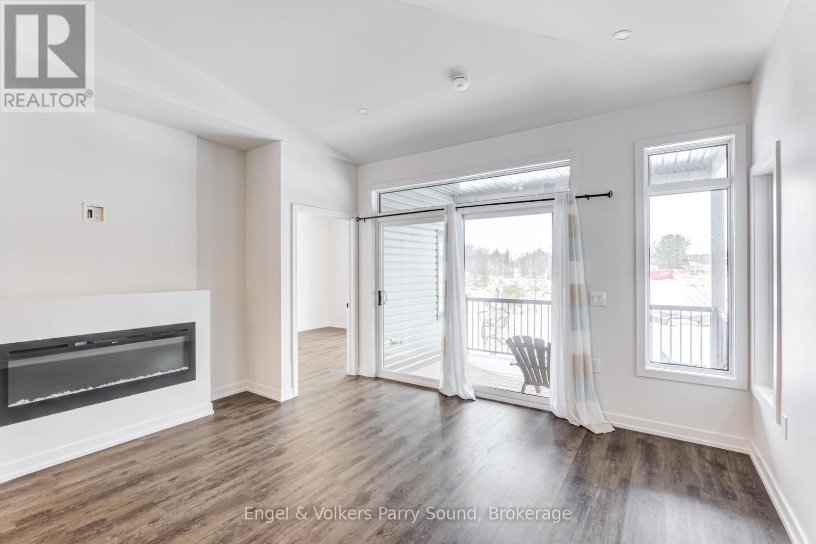 UNIT 1 - 63 WINNIFRED AVENUE Image 8