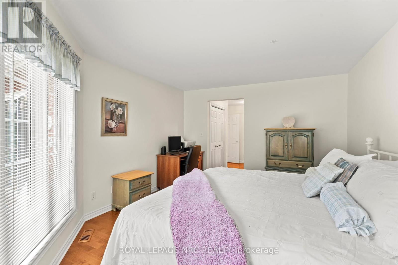 44 - 15 LAKESIDE DRIVE Image 15