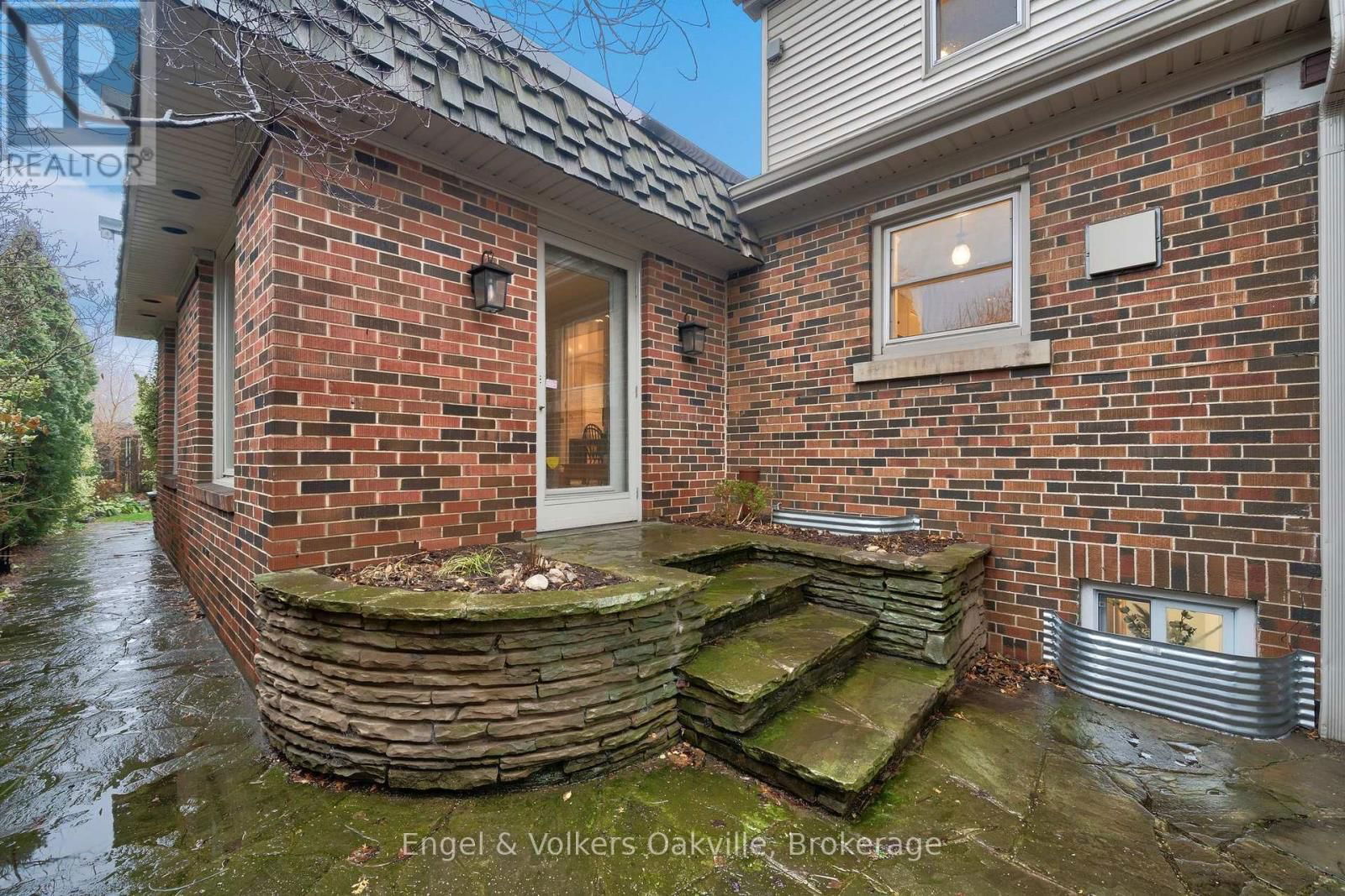 514 MAPLE AVENUE Image 32