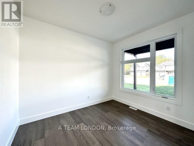 204 EAGLE STREET Image 11