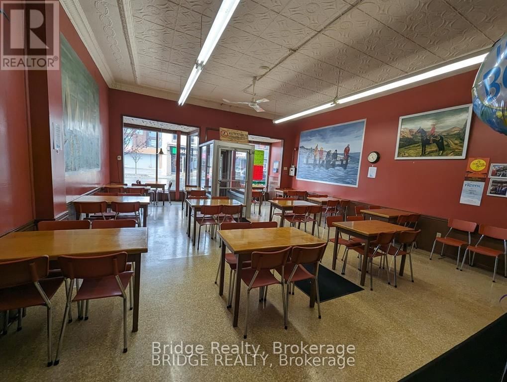 360 DUNDAS STREET Image 3