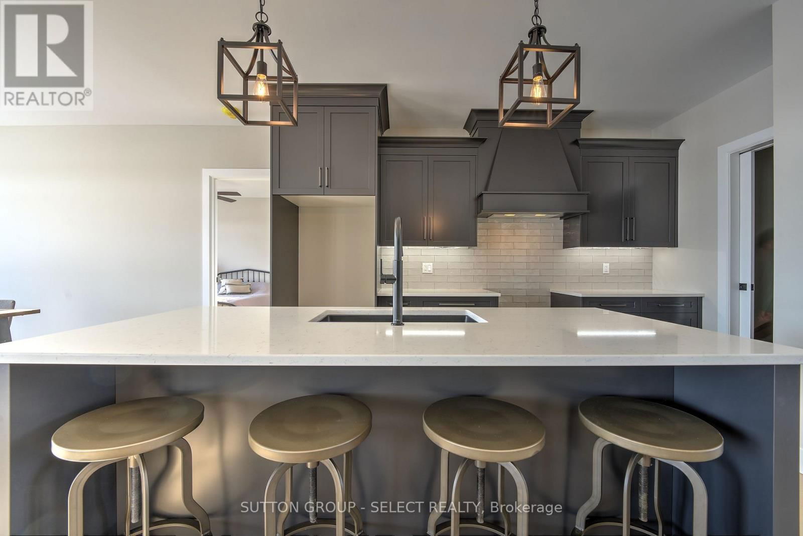 10 LOIS COURT Image 12