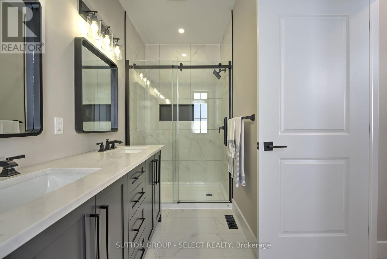 10 LOIS COURT Image 26