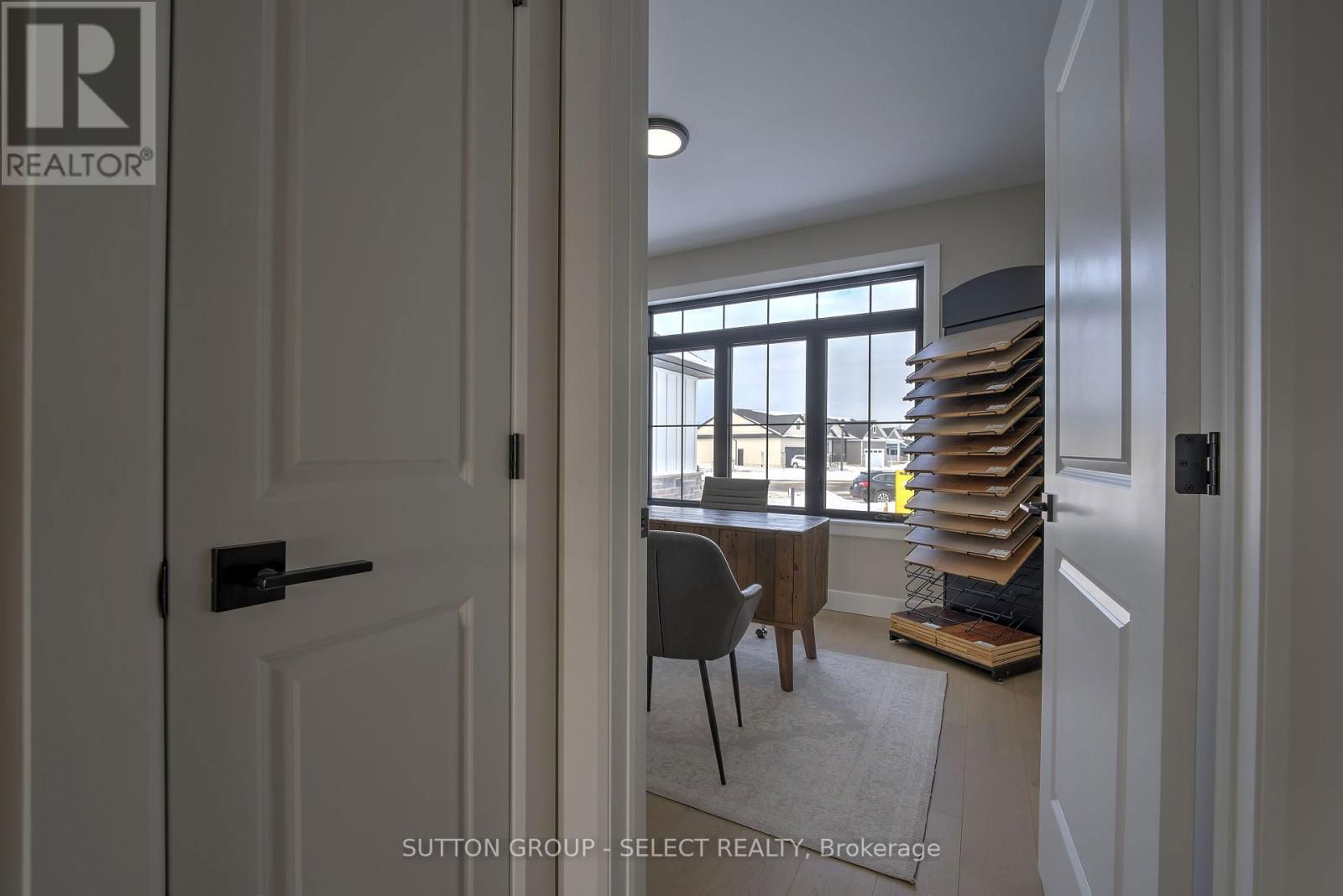 10 LOIS COURT Image 27