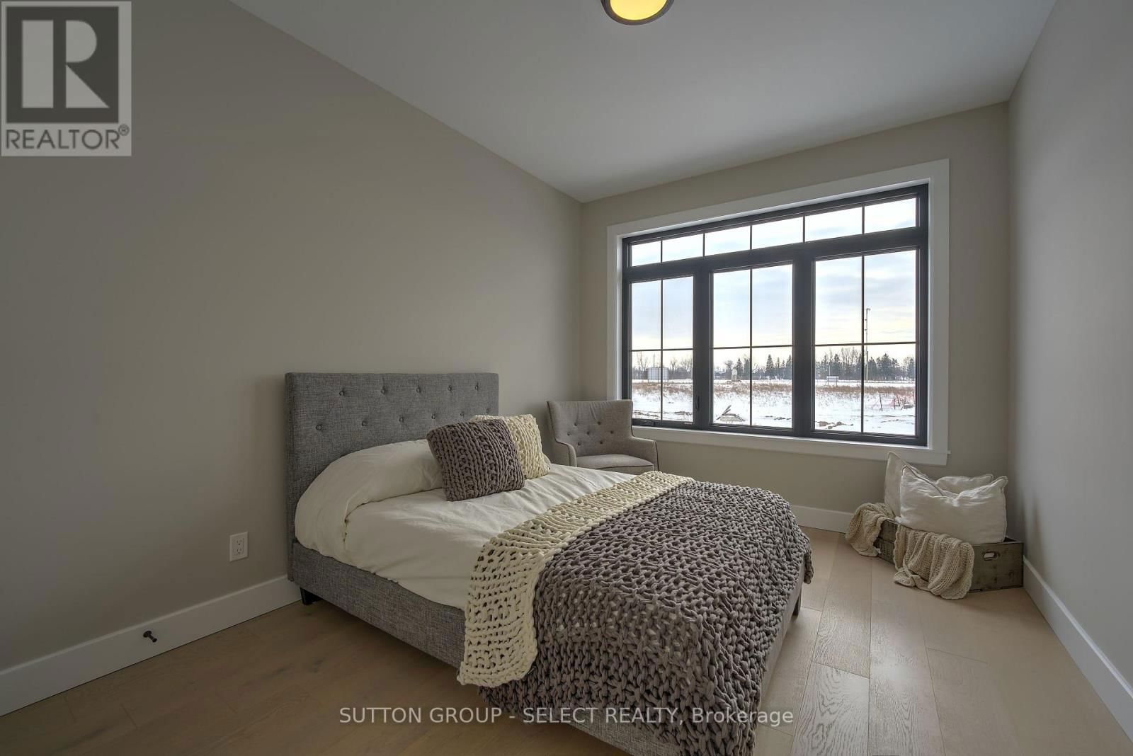10 LOIS COURT Image 32