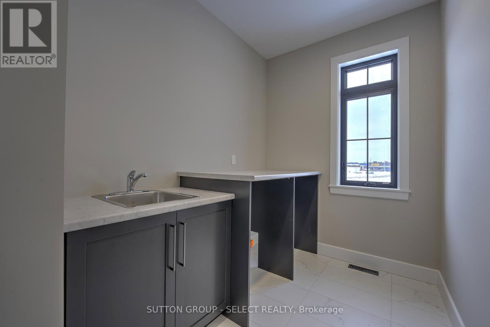 10 LOIS COURT Image 34