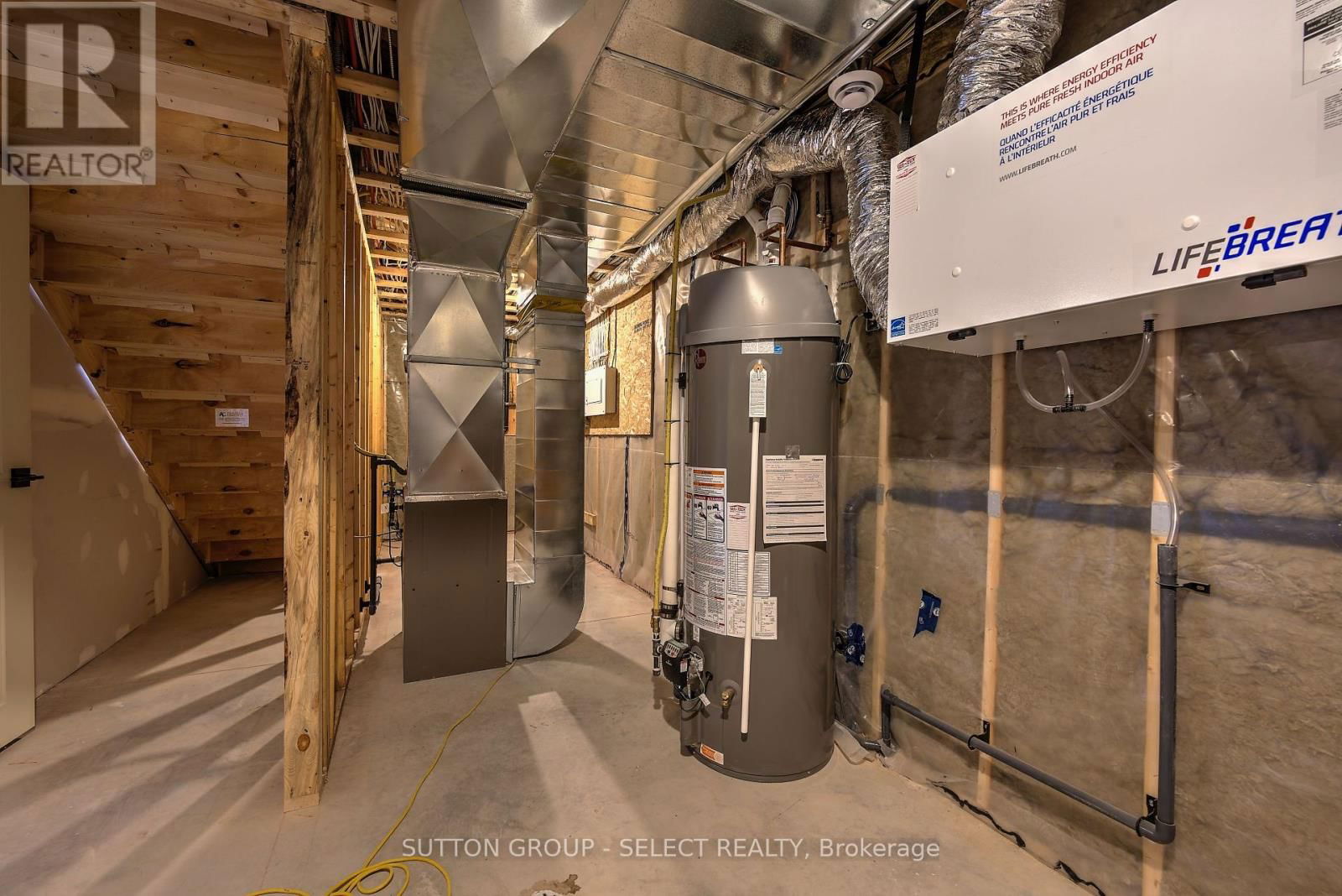 10 LOIS COURT Image 38