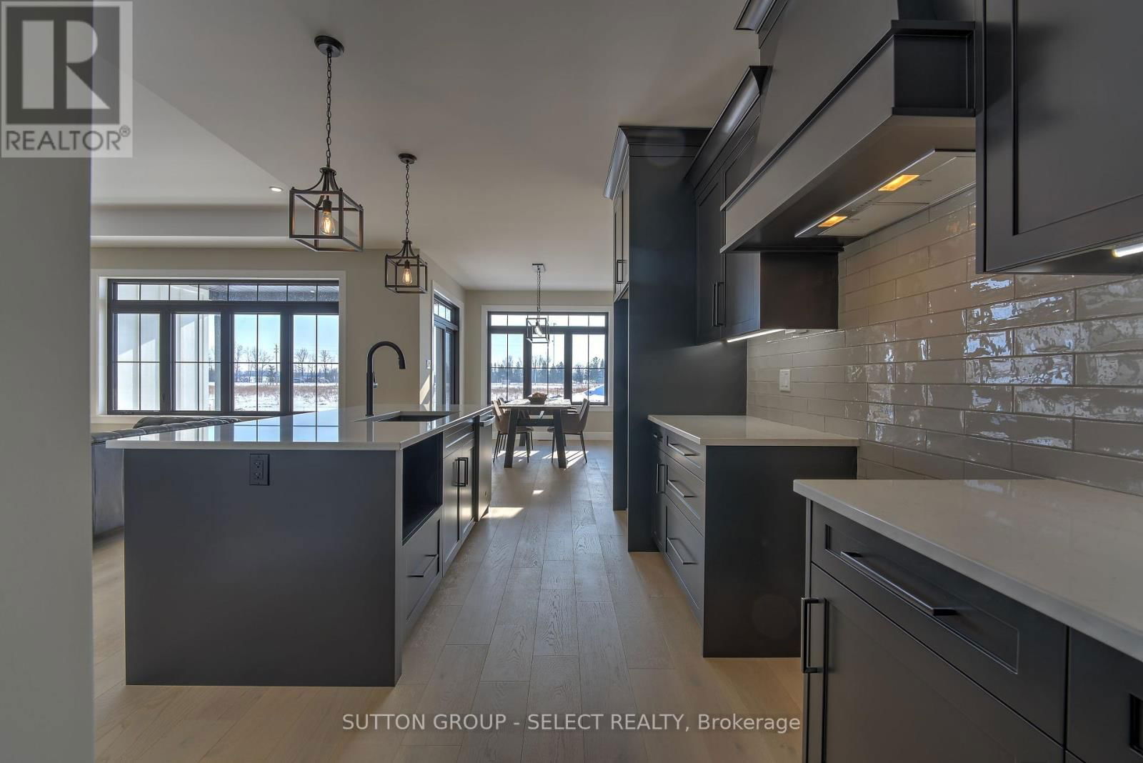 10 LOIS COURT Image 9