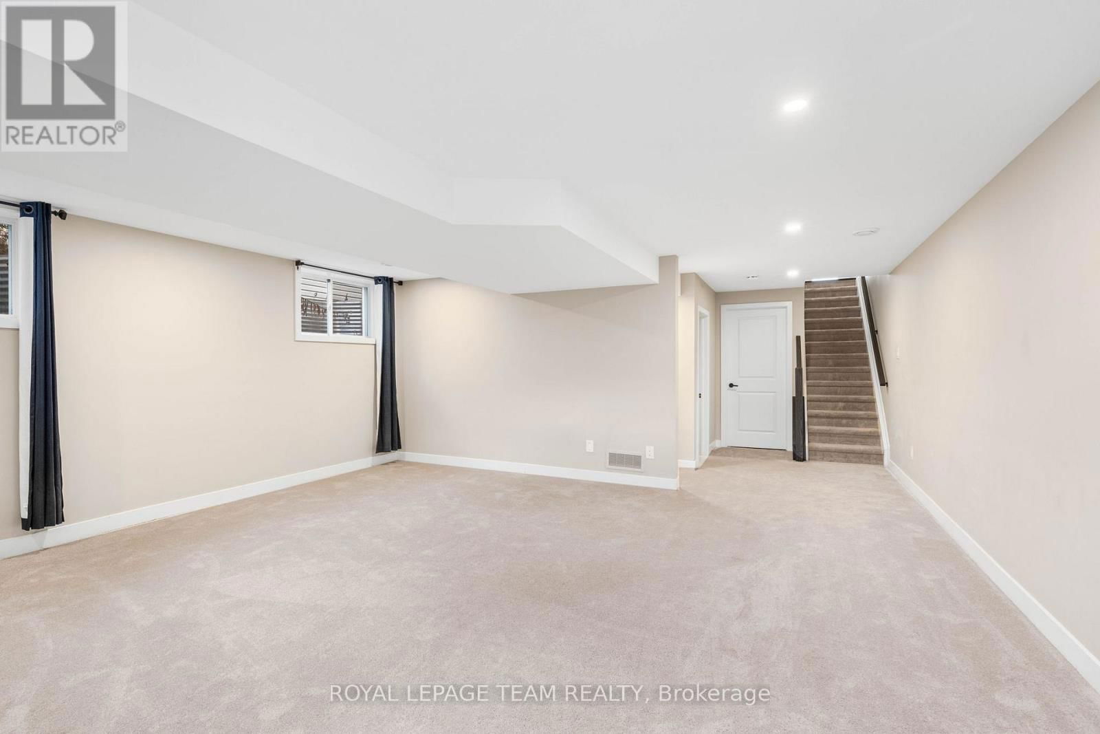 210 TAURUS PLACE Image 33