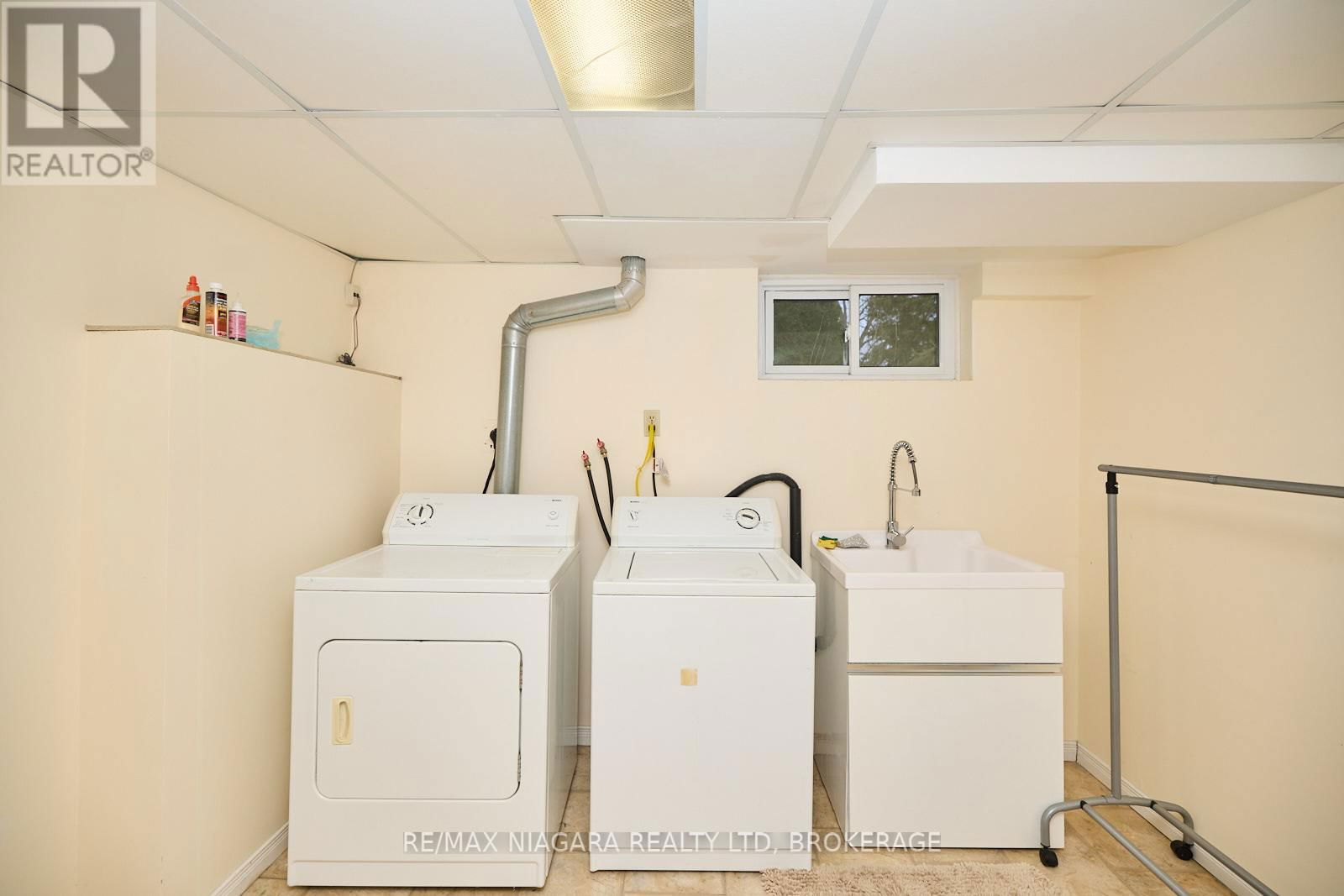 27 WALTS STREET Image 28
