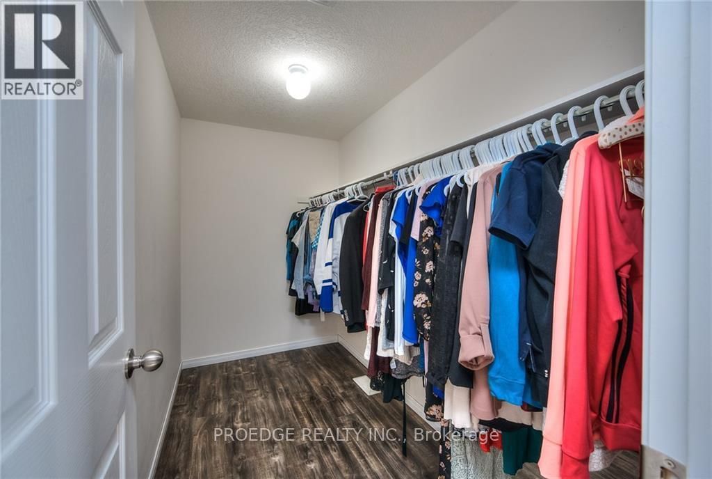 595 GOLDTHREAD STREET Image 23