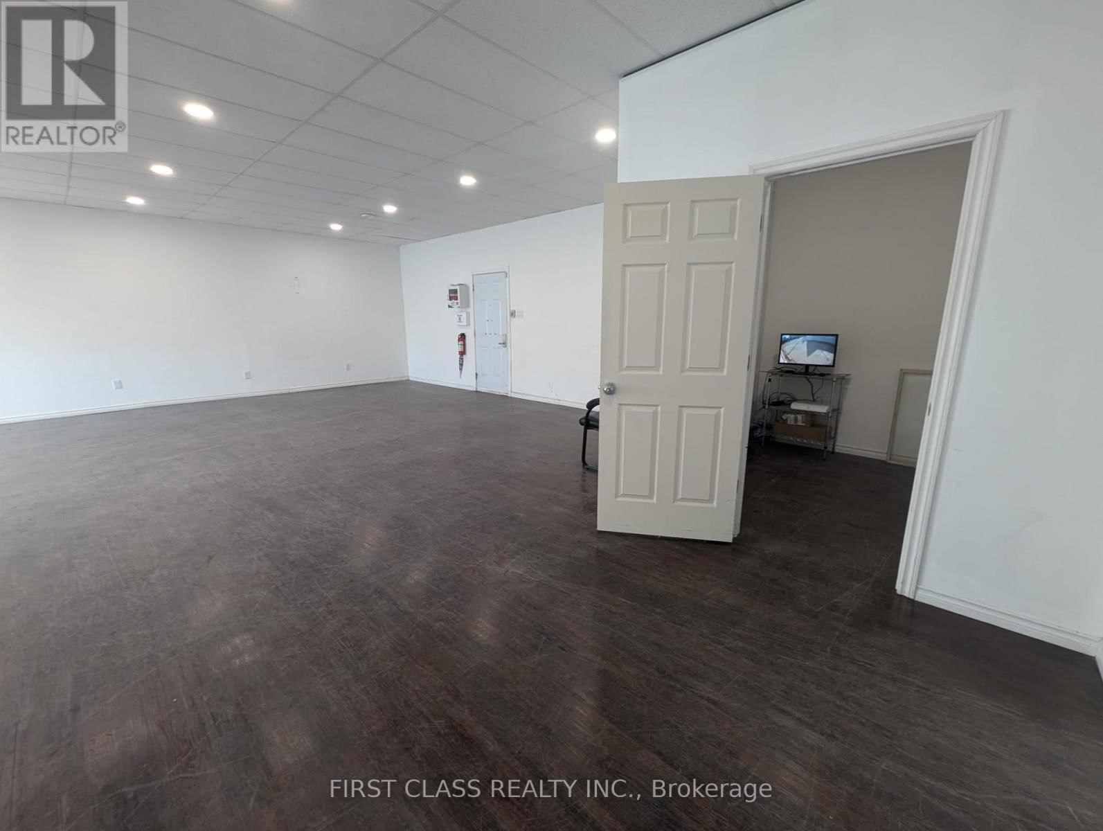 A - 69 EASTCHESTER AVENUE Image 12