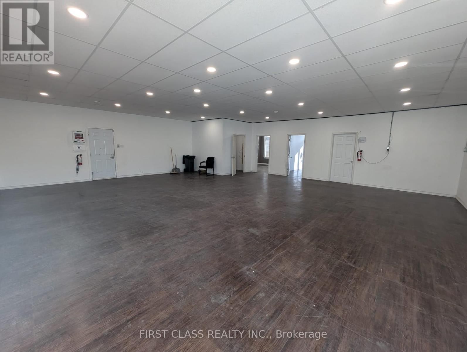 A - 69 EASTCHESTER AVENUE Image 14