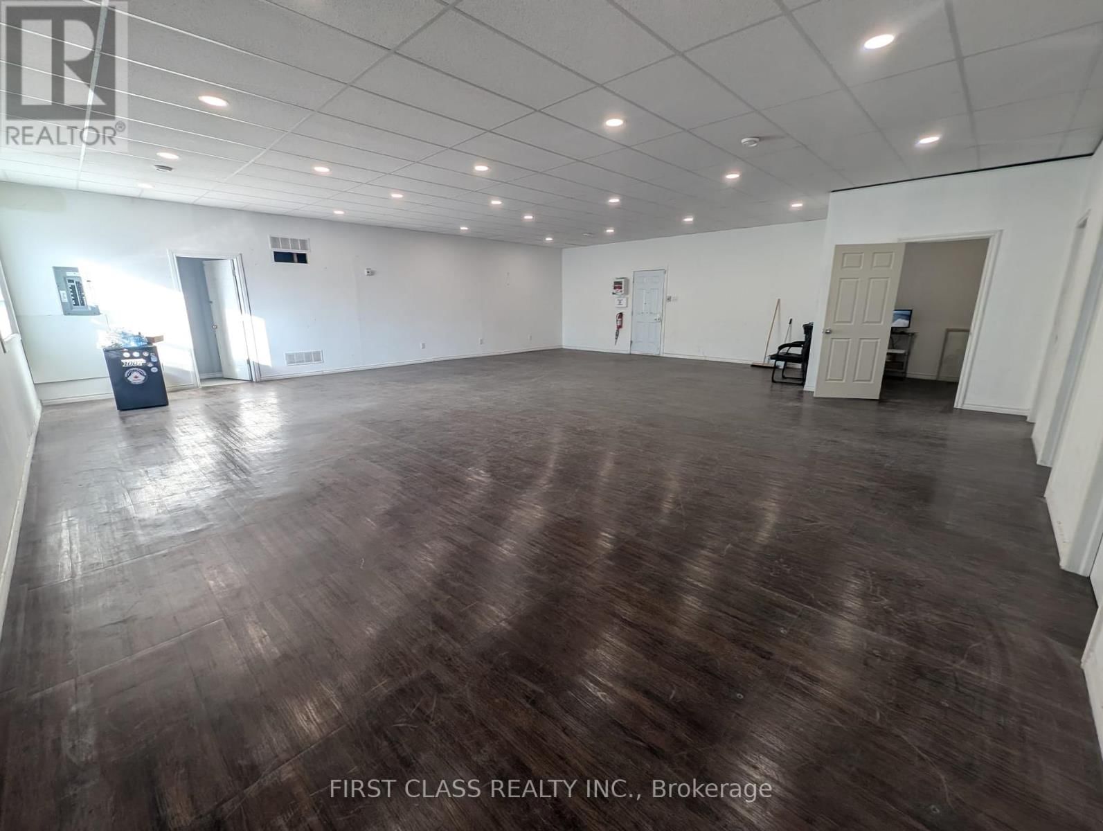 A - 69 EASTCHESTER AVENUE Image 17
