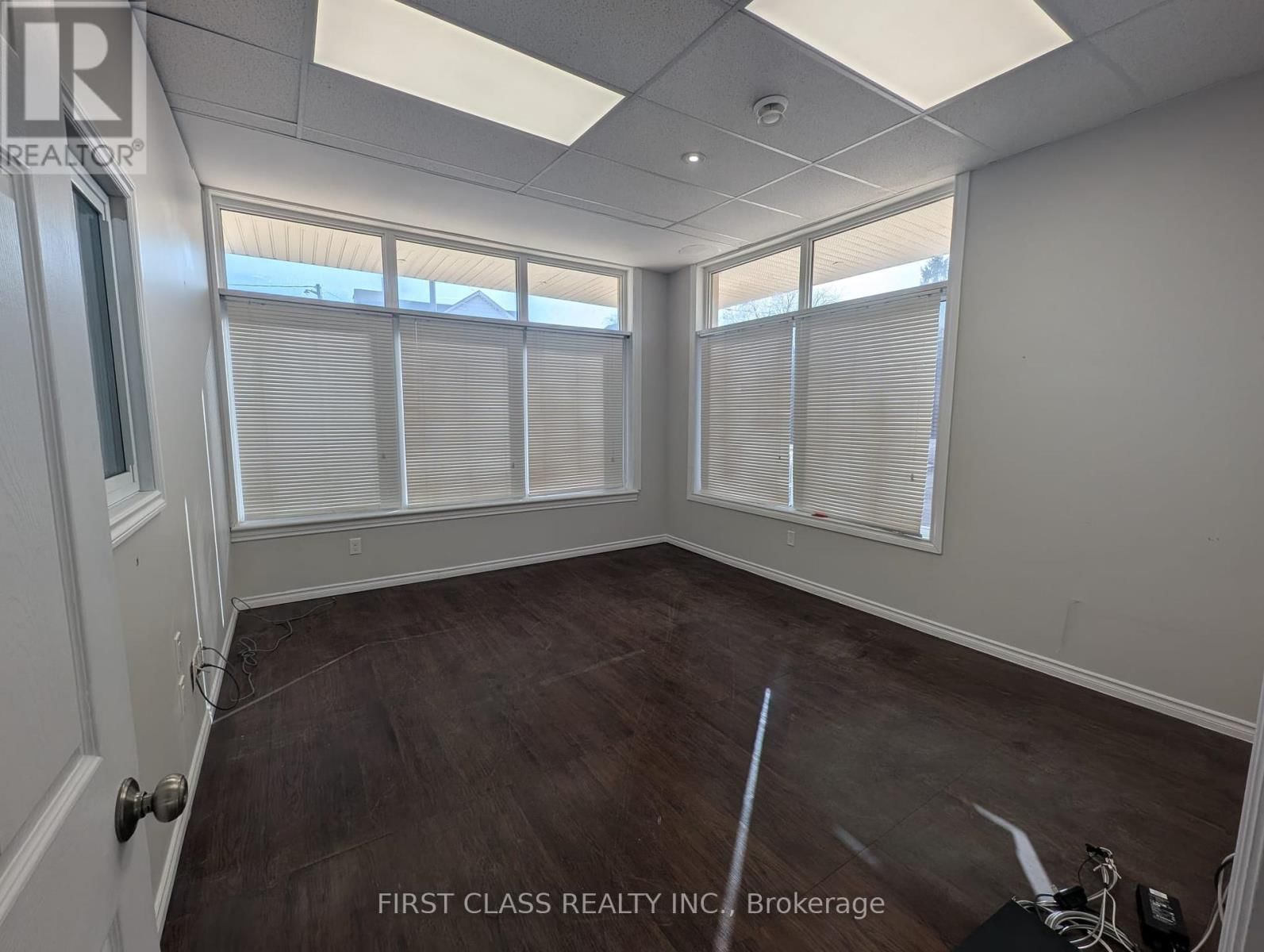 A - 69 EASTCHESTER AVENUE Image 6