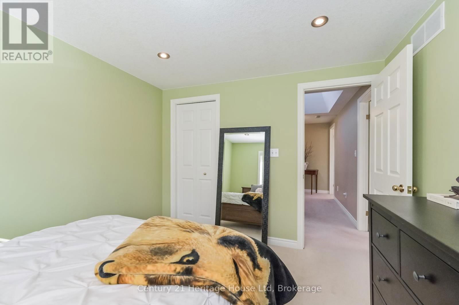 613 BLACK STREET Image 17