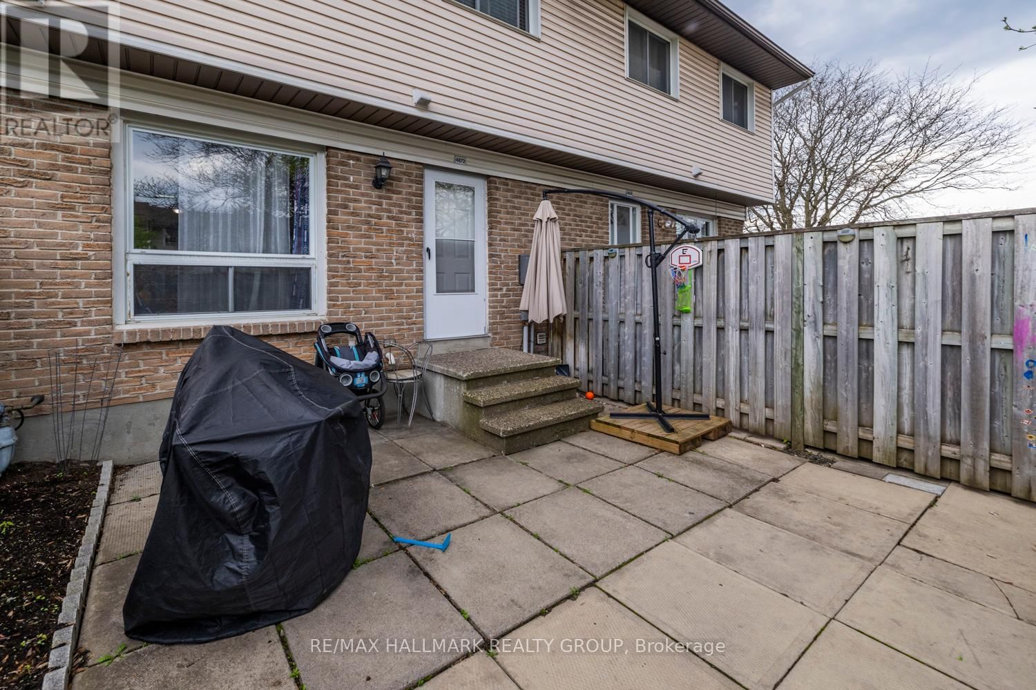 8 - 4872 HENDON WAY Image 17