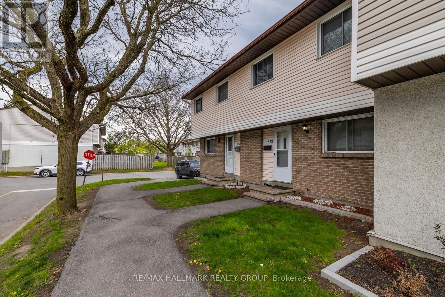 8 - 4872 HENDON WAY Image 3