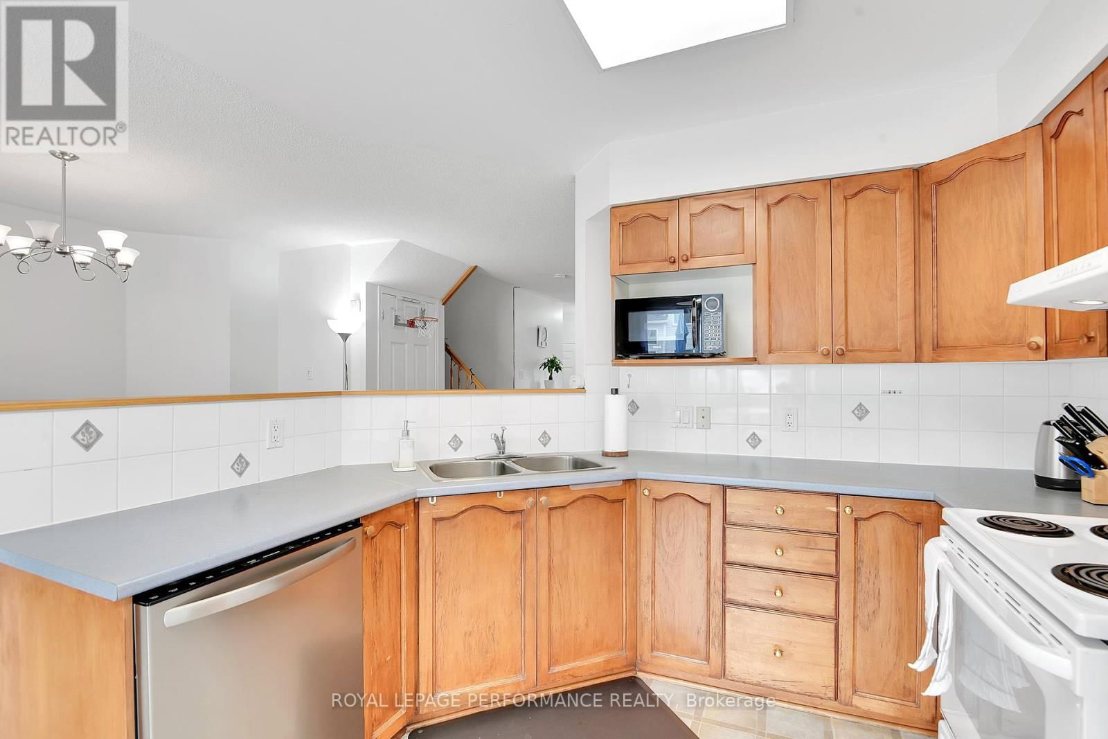 928 GOOSE RIVER AVENUE Image 14