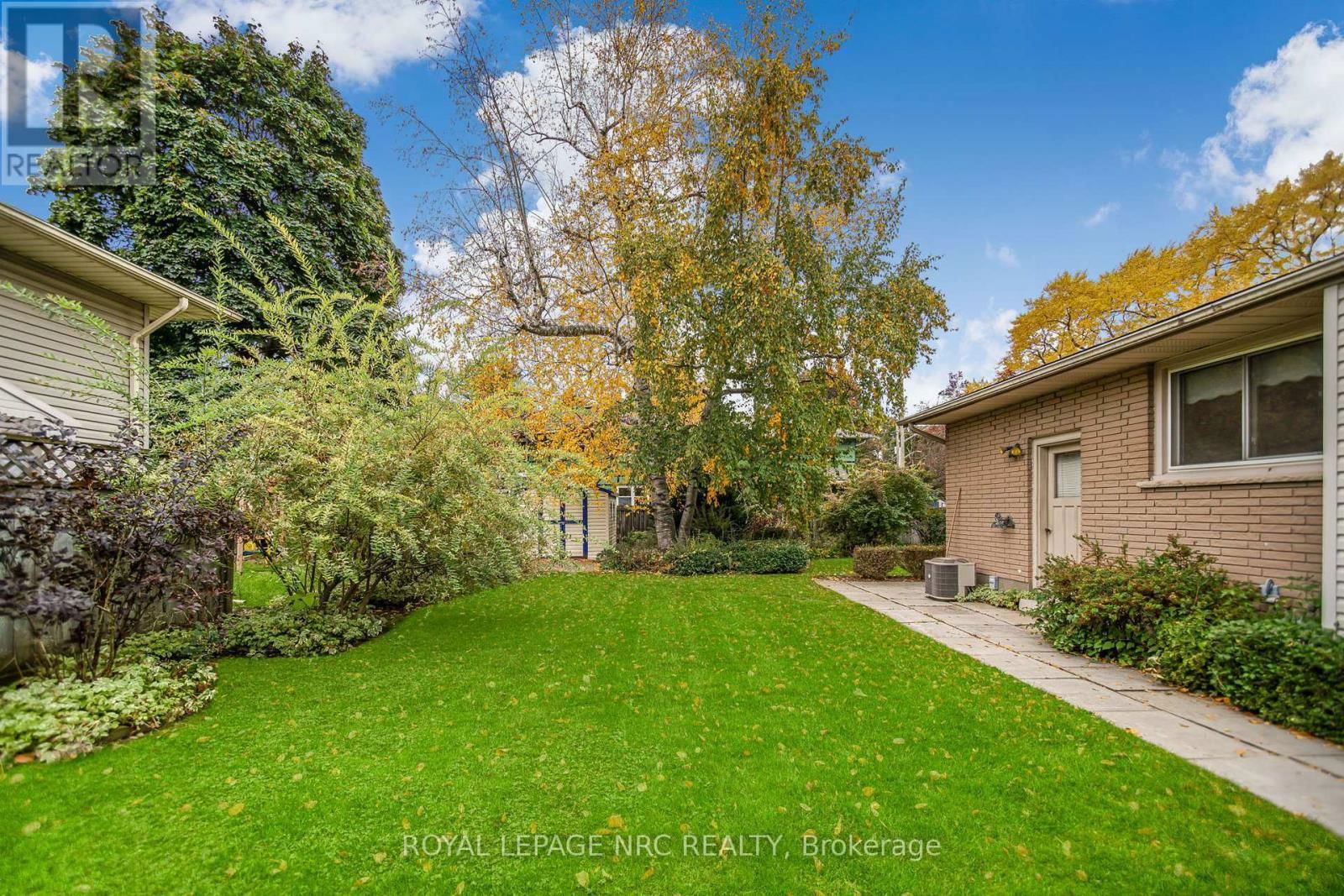 22 ROSEMOUNT AVENUE Image 31