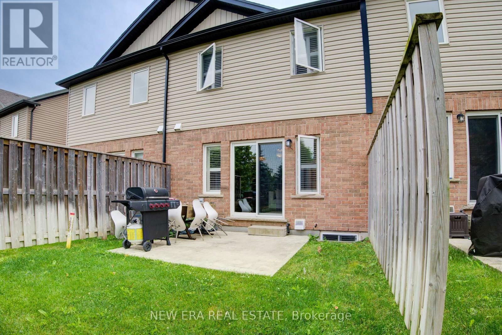 34 ARLINGTON CRESCENT Image 32