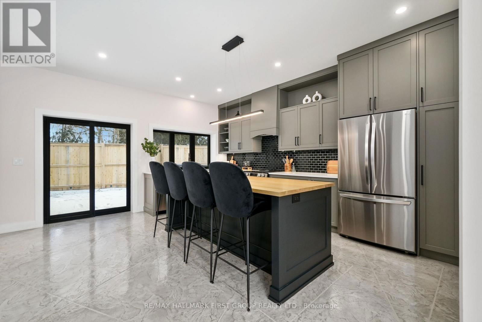2133 SPRING STREET Image 11