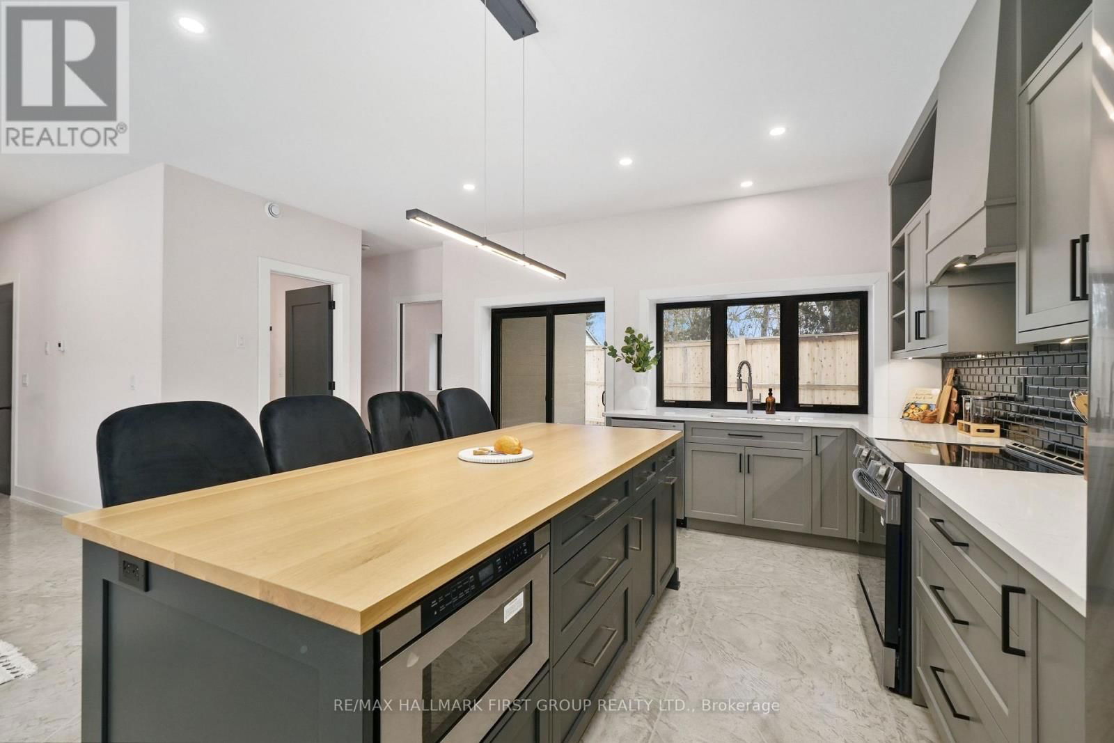 2133 SPRING STREET Image 13