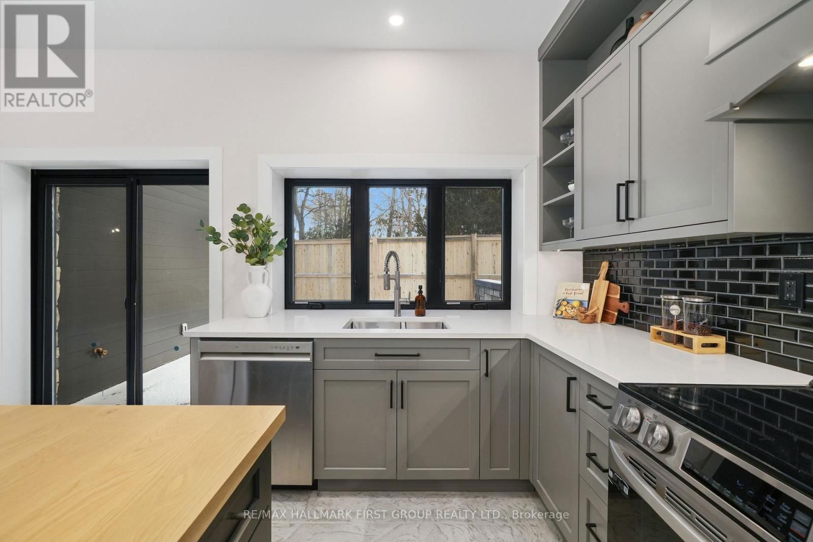 2133 SPRING STREET Image 14