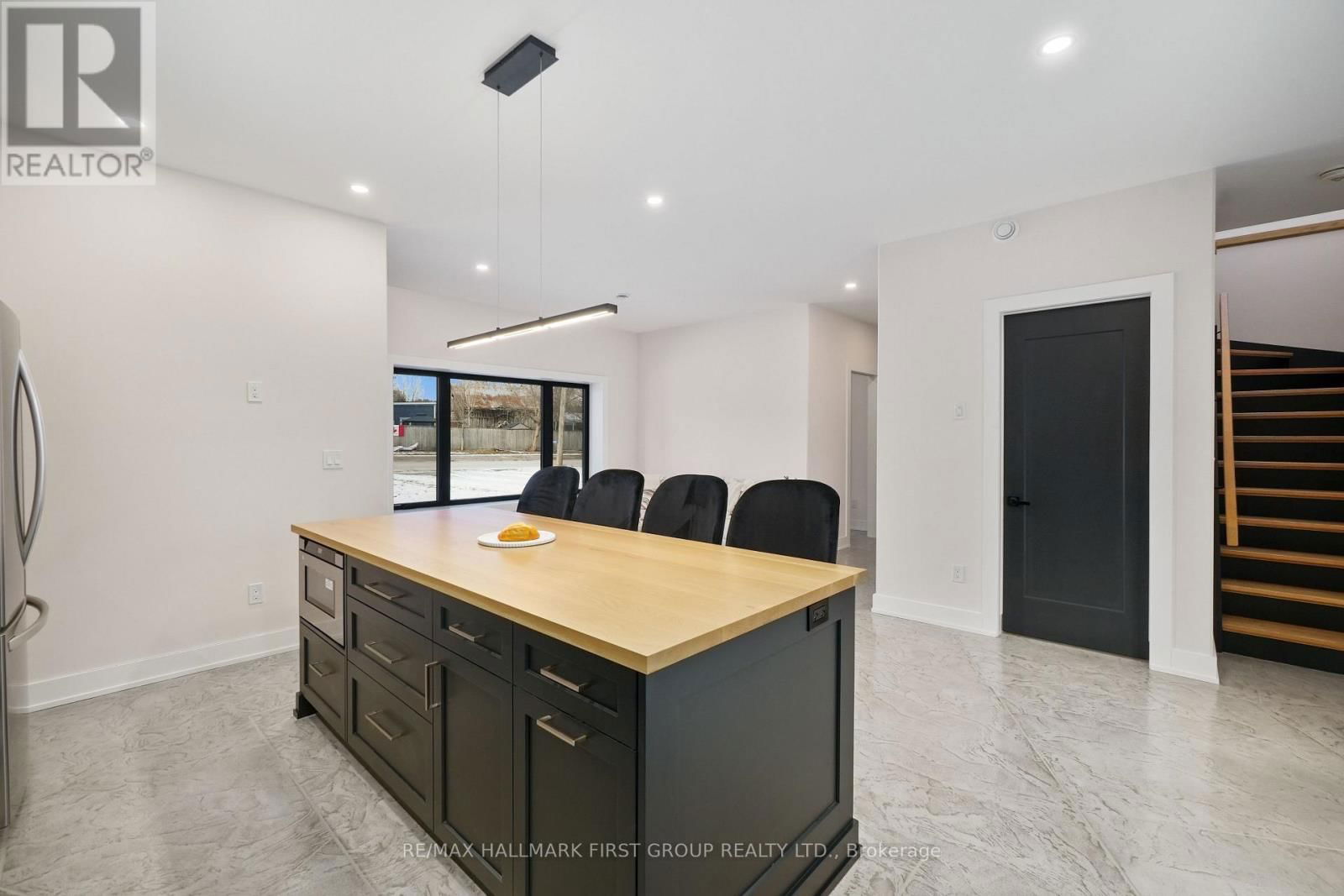 2133 SPRING STREET Image 20