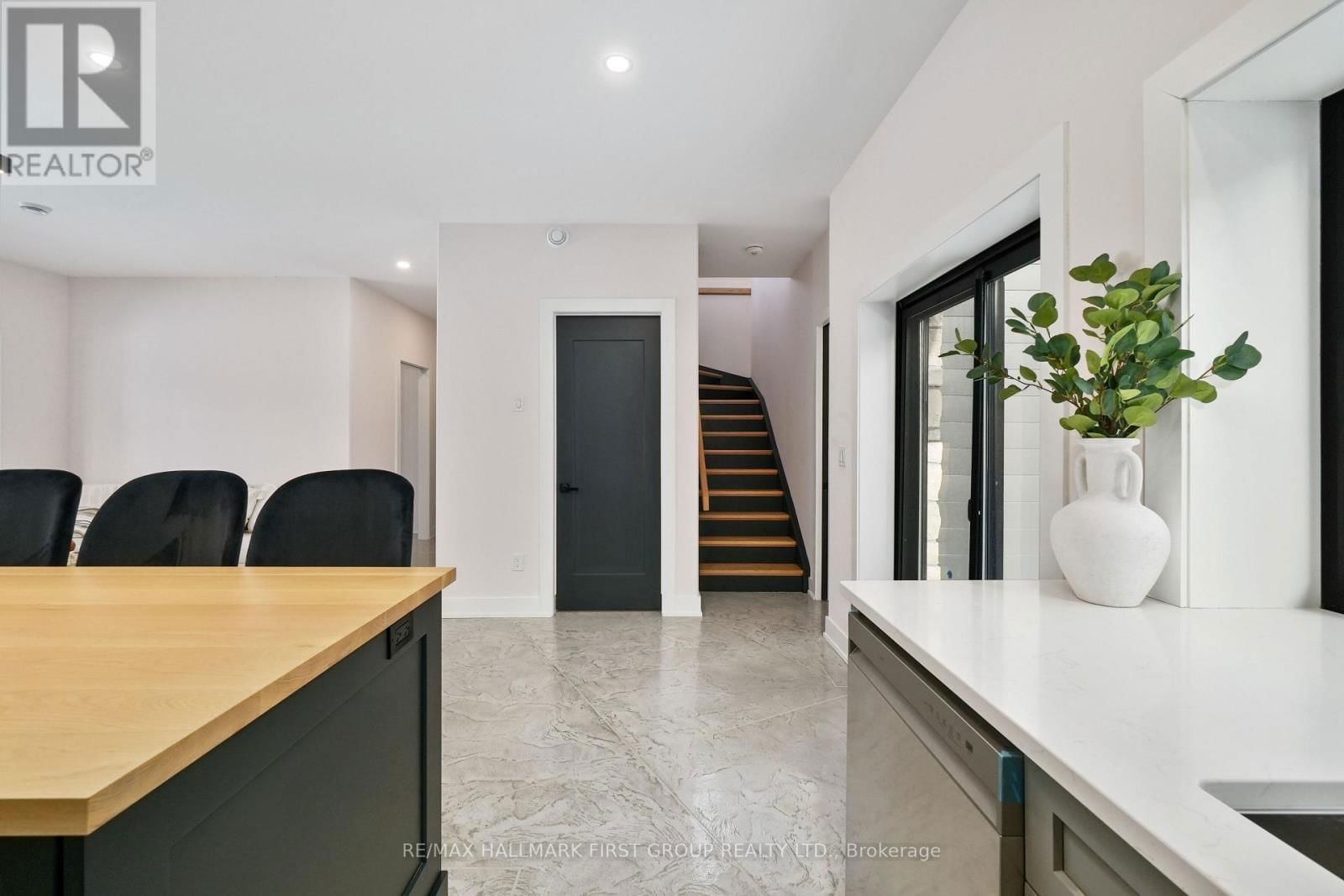 2133 SPRING STREET Image 21