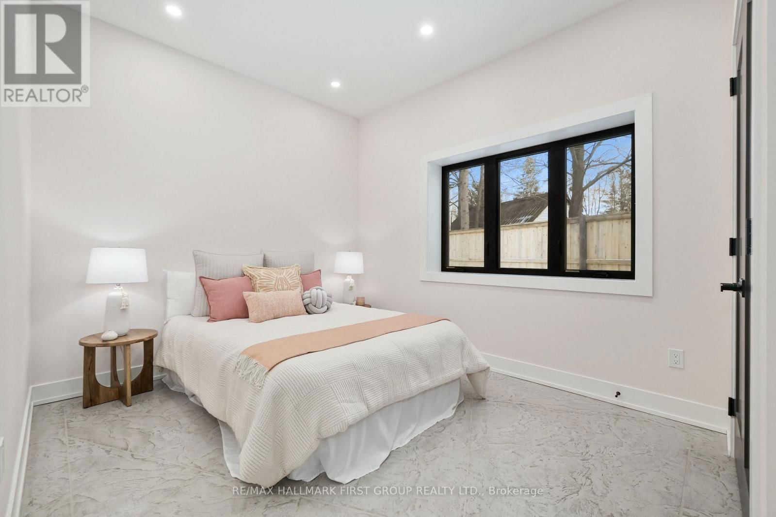 2133 SPRING STREET Image 22