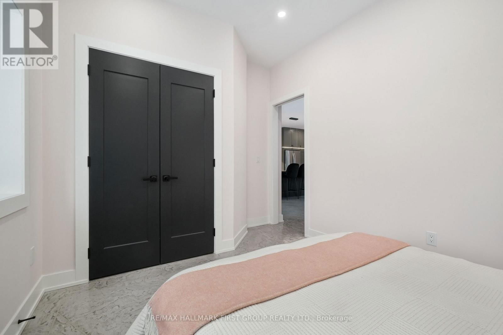 2133 SPRING STREET Image 23