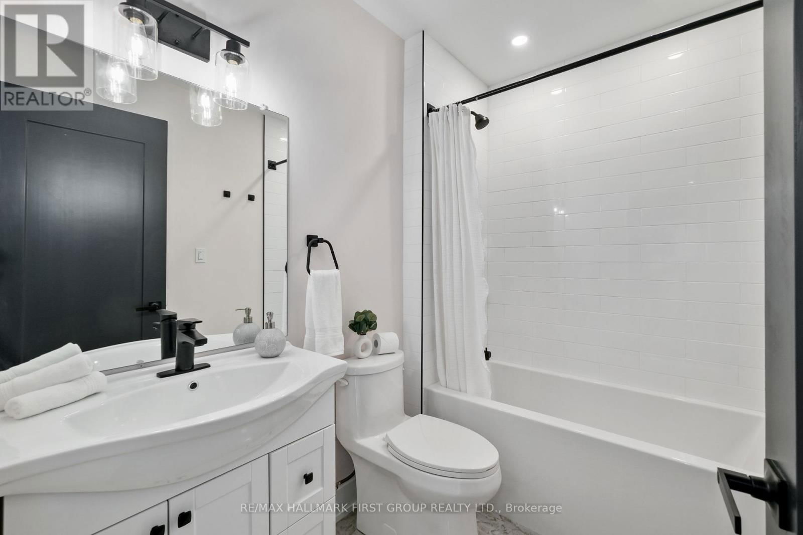 2133 SPRING STREET Image 24