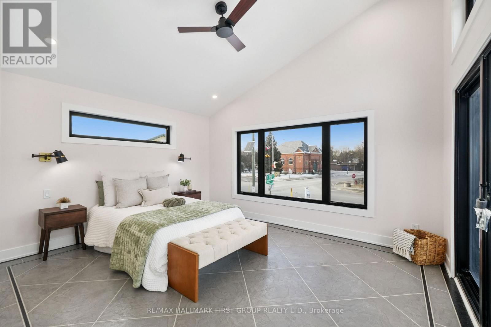 2133 SPRING STREET Image 26