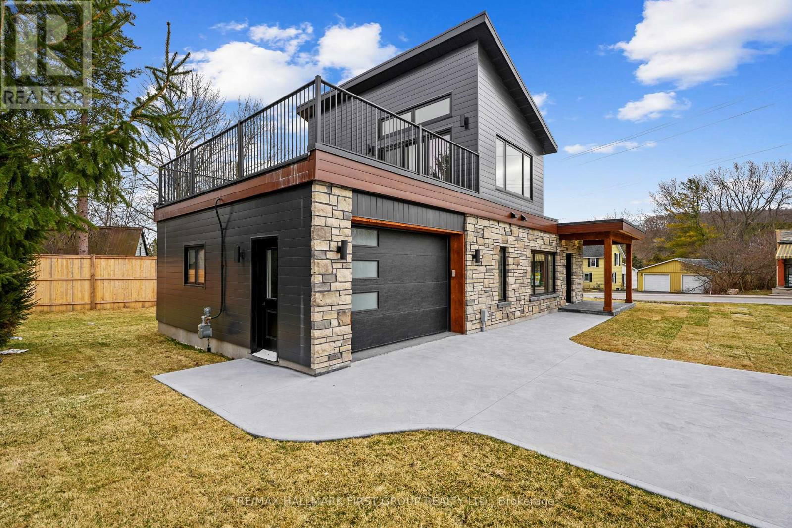 2133 SPRING STREET Image 3
