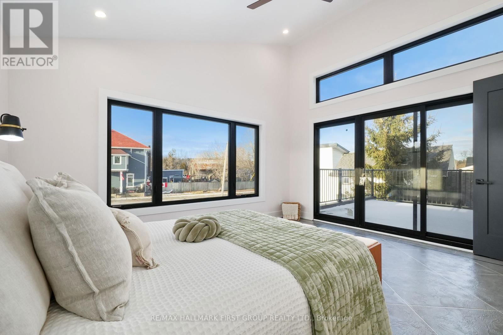 2133 SPRING STREET Image 30