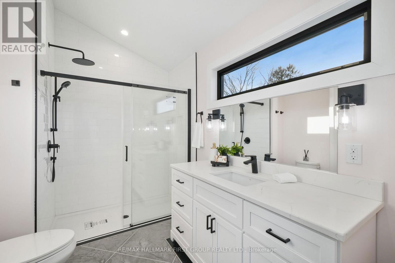 2133 SPRING STREET Image 32