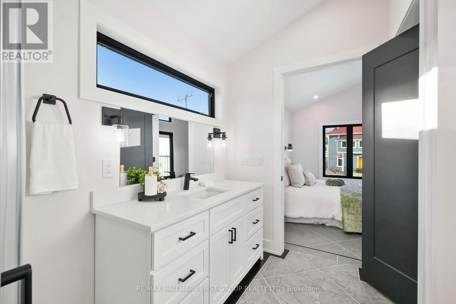 2133 SPRING STREET Image 33